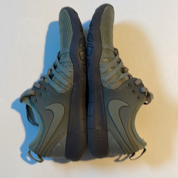 Nike Free TR Shield Dark Stucco Women Running Shoes - Picture 5 of 9